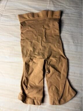 SKIMS High Waisted Butt Lift Shaper Shorts Nude Small NEW